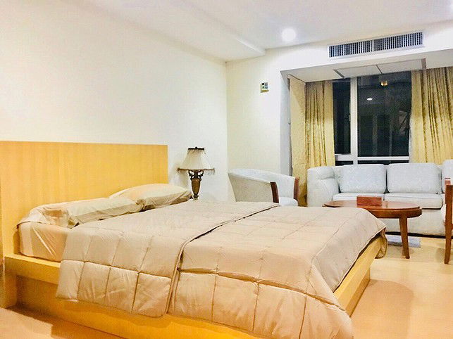 for rent Trendy Condo. studio 35sq.m.  Line id: @pfagent