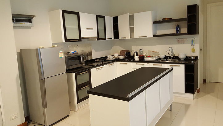 For rent : Four Wings Condo  2 beds 3 baths 100 Sqm. 20 FL. green view  0869888099 Line ID: dhiradhn