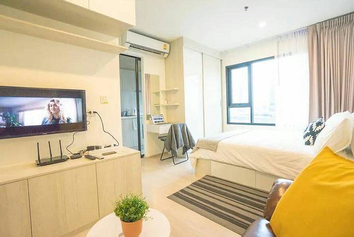 Room For Rent at Life Asoke-Rama 9