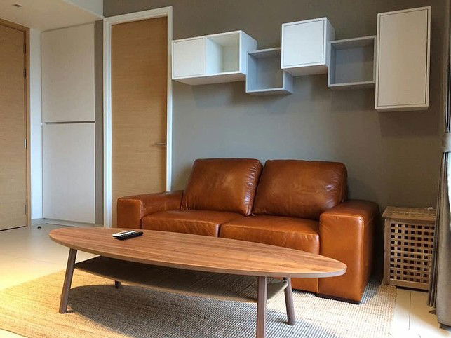 for rent The Lofts Ekkamai. 1bed 45sqm. Line id: @pfagent