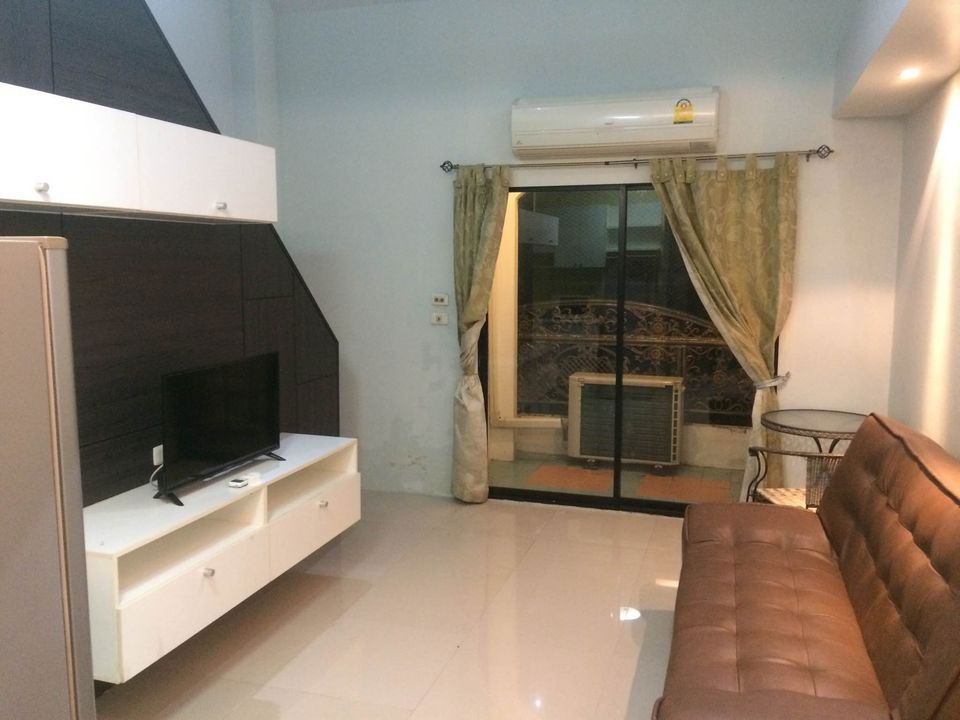 Champs Elysees TiwanonChamps Elysees Tiwanon