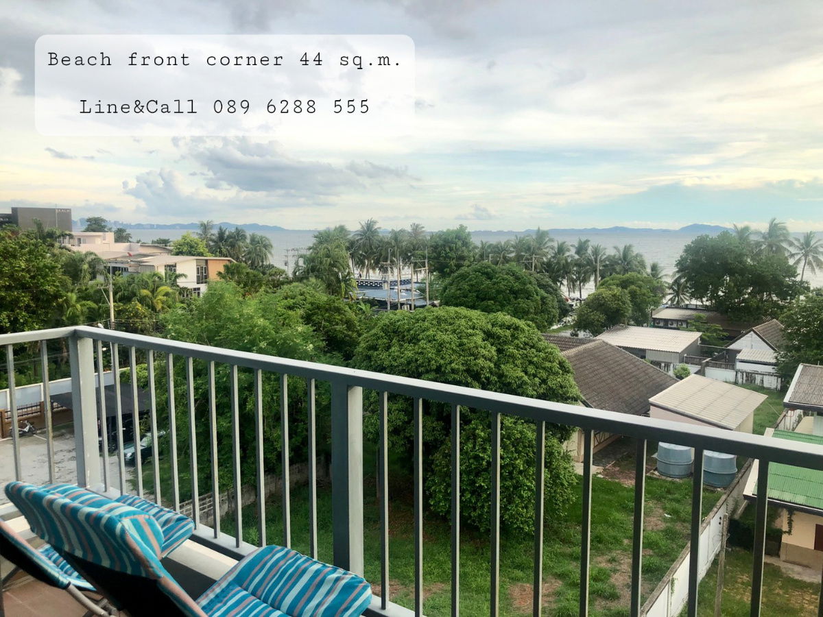 Beach front Exclusive view condo bangsaen with swimming pool on roof top