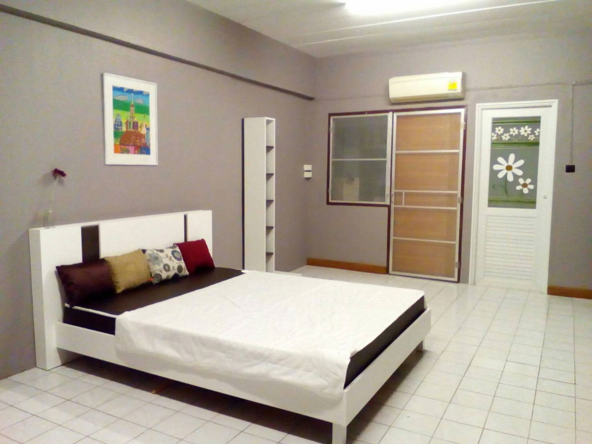 Twin Tower ; a budget condo on Changwattana Road