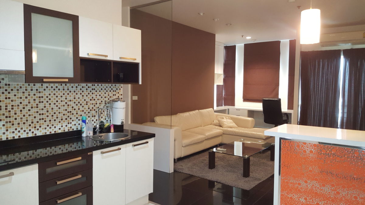 For rent : FourWings Condo 1 beds 2 baths 70 Sqm.20 FL.Green View 0869888099 Line ID: dhiradhn