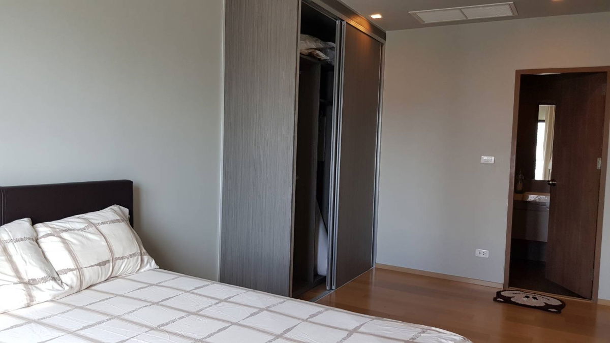 Super Special Price! 1 Big Bedroom 1 Bathroom for rent at Noble Revent Near BTS Phayathai 20,000 THB/Months