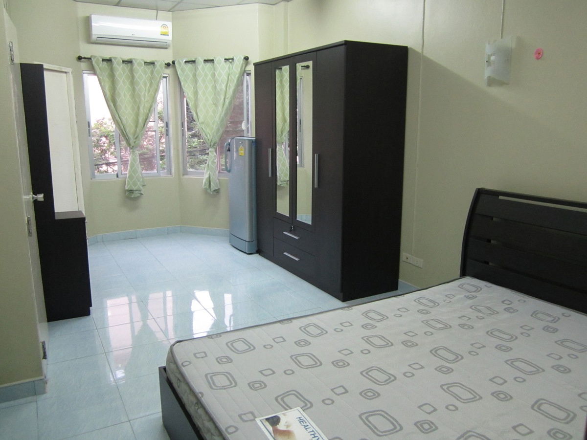 Thailand Room for Rent Golden village Condominium, Closed Sukhumvit Road Banchang, Rayong.Garden view