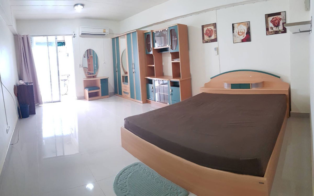 Condo with furniture near BTS Baring