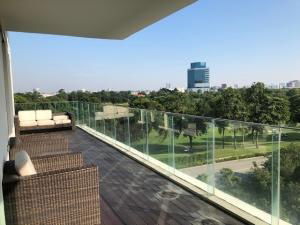 Condo 168 sq.m. for rent: North Park Place(Live like 5 Star Hotel Free Wi-Fi and Maid)