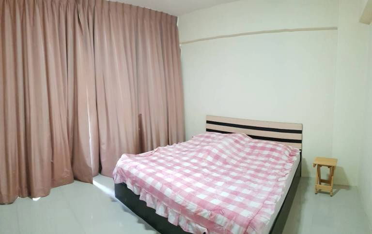 Condo with furniture near BTS Baring