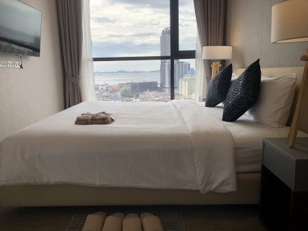 Keen Center Sriracha new condo near the mall walking only 3 minutes