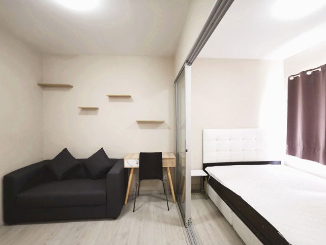 公寓出租 Plum Condo Park Rangsit 第 1 期，靠近曼谷大学城 A 楼 2 楼，家具齐全，可入住。