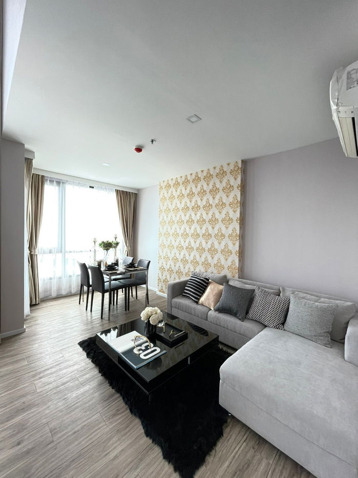 Knightsbridge the Ocean Sriracha