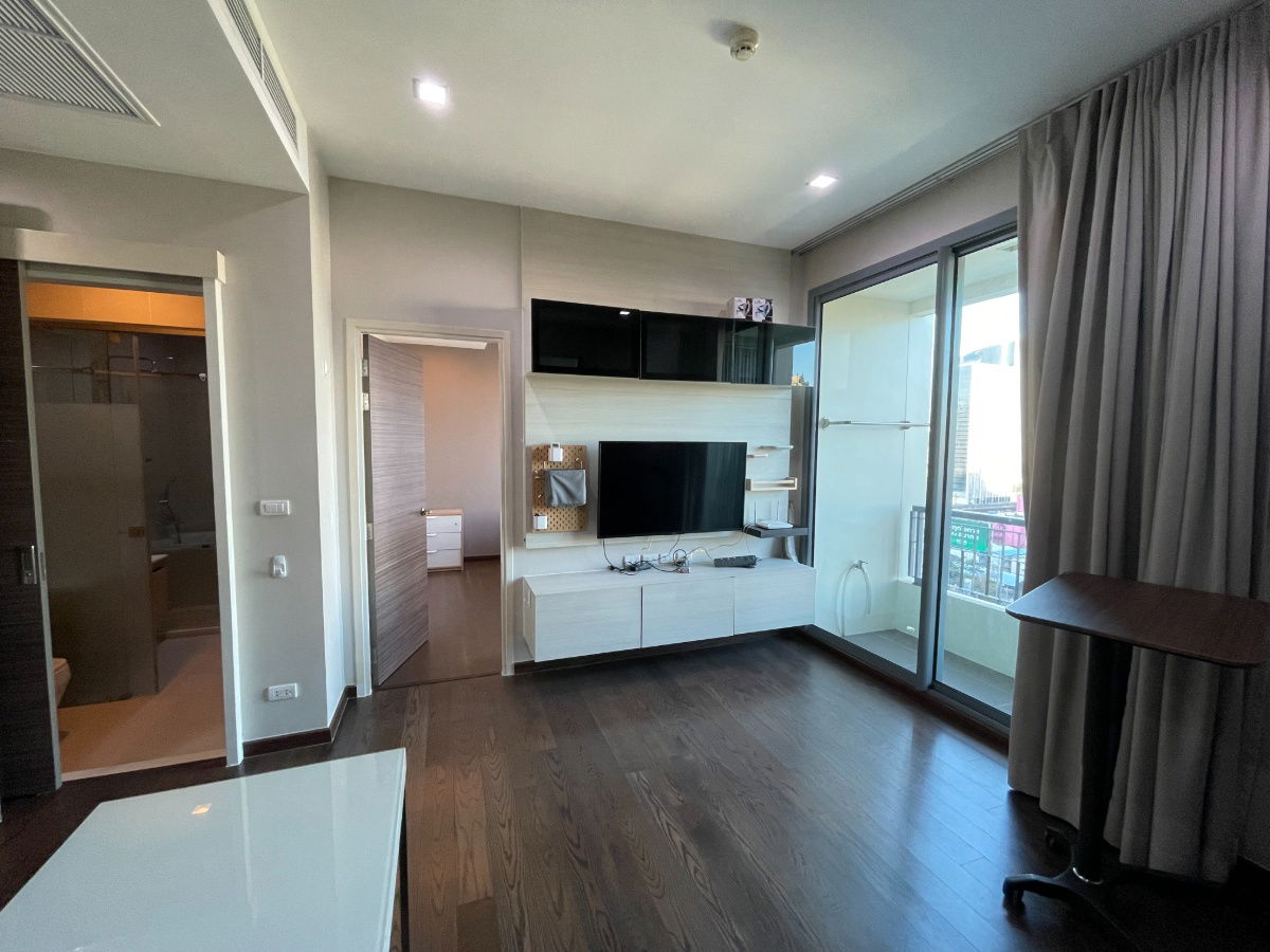 for rent Q Asoke. 1bed 45sq.m. Line id: @pfagent