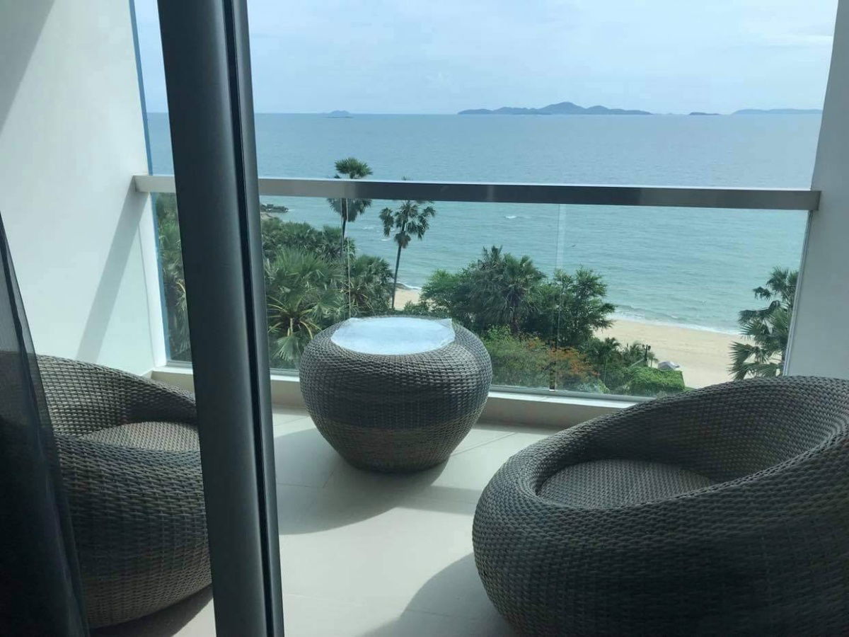 For rent The Palm Wongamat Beach Front pattaya Take Sea 180 Degree with Luxury Condo (s03-0876)