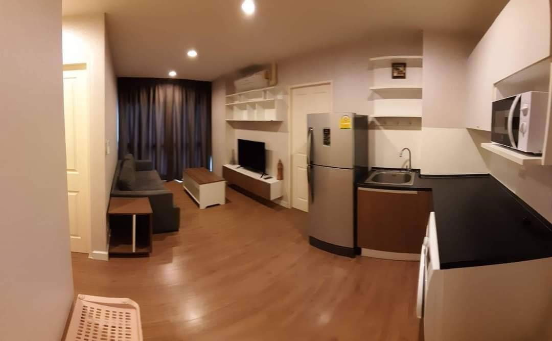 Hallmark             Ngamwongwan