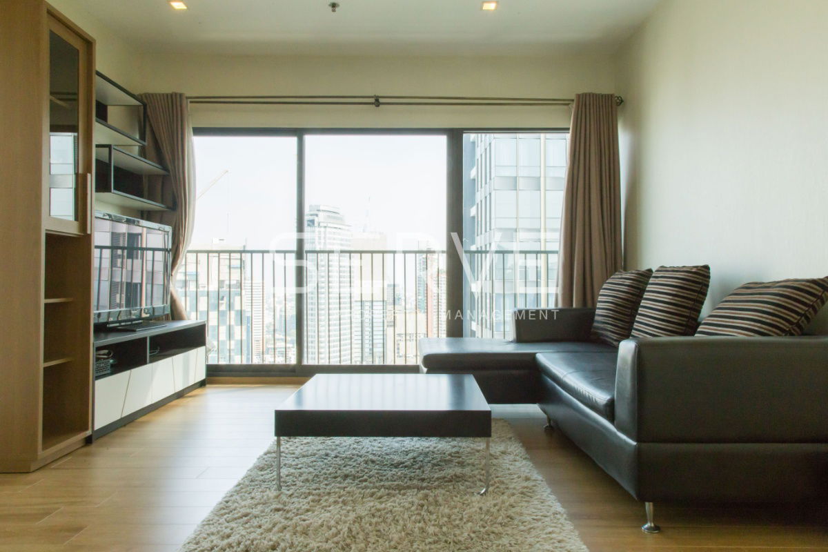 Corner Unit 1 Bed with Bathtub High Fl. Perfect Location Connect to BTS Thong lo at Noble Remix Condo / Condo For Rent