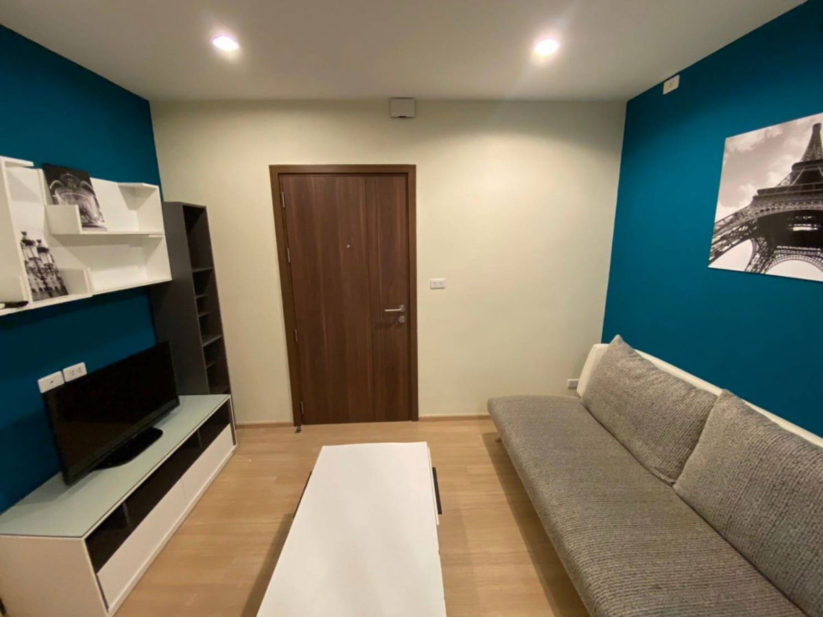 the base                       chaengwattana