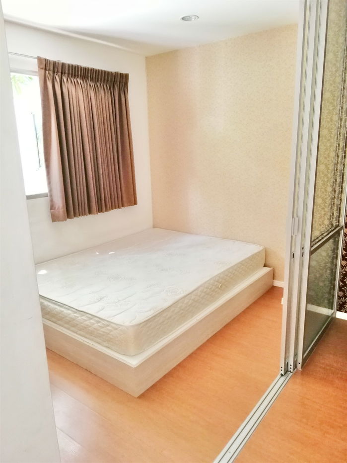 The cheapest rental in the project, 5,500 baht / month, Lumpini Condo Town Nida - Serithai 2: 1 bedroom 2nd floor, Building B, near NIDA Institute.