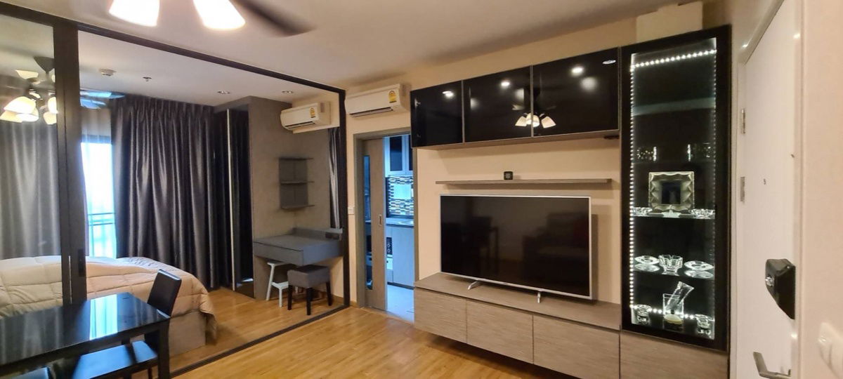 Room for rent nearest Sky train and big common facilities