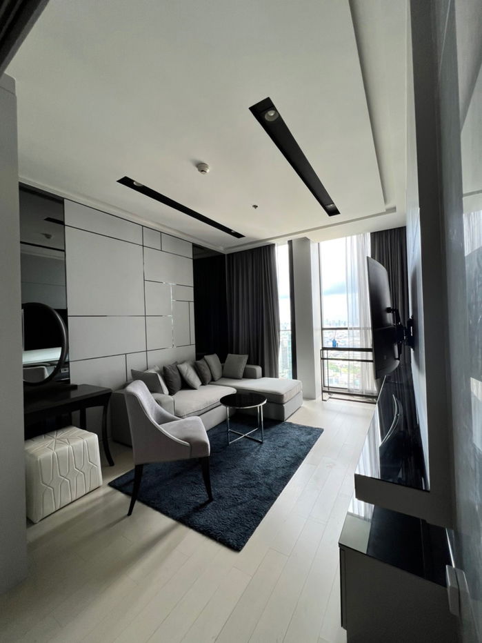 For Rent📍Noble PloenChit 🚇close to BTS 0 m. ❤️🧡💛Nice Decorated 💛🧡❤️