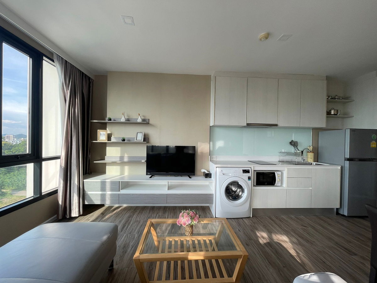 Knightsbridge the Ocean Sriracha