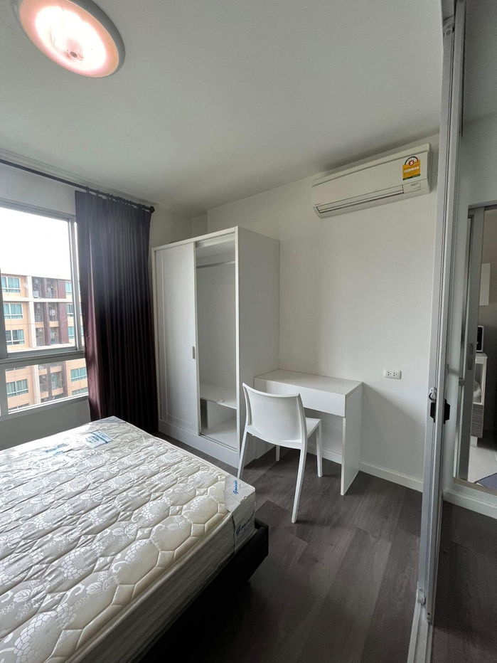 Dcondo 校园度假村位于国立法政大学 (Thammasart University) 附近。