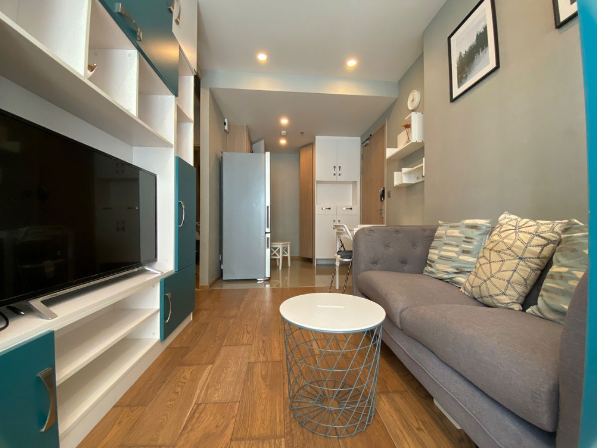 คิว ชิดลม เพชรบุรี ☎️35 ตรม ‼️ราคาดีที่สุด 18000/เดือน ‼️หน้าต่างโค้ง ✨เฟอร์ครบ ✅