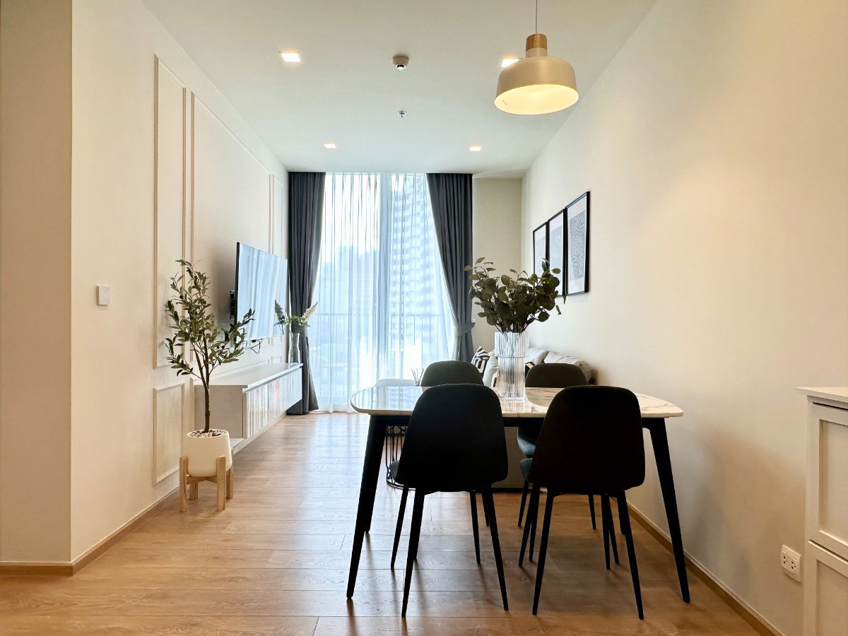 Noble Around Sukhumvit 33    corner room  2 bedrooms 2 bathrooms