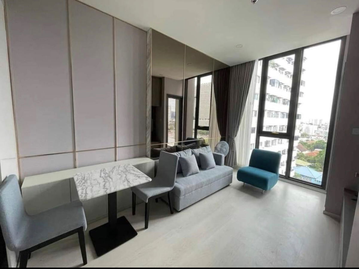 Mazarine Ratchayothin                      .