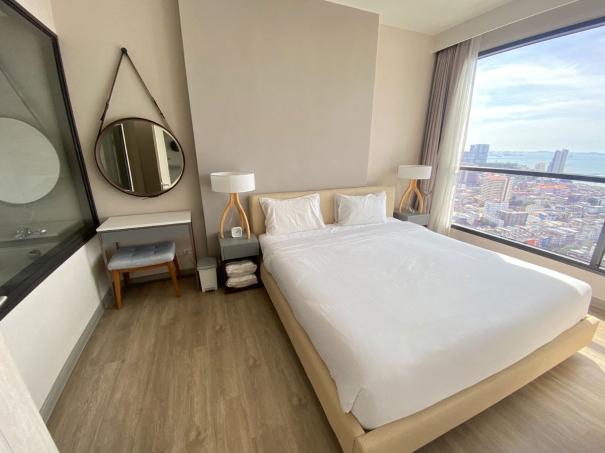 Condo for rent Keen Center Condo 33th floor fully furnished