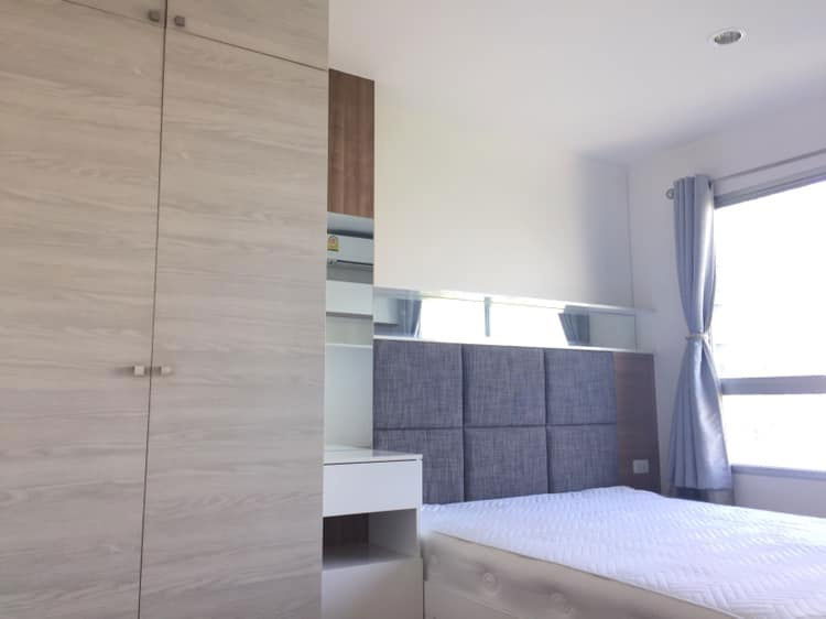 For rent, Lumpini Park Rama 9 RCA, beautiful room, high floor, built-in in the whole room, unblocked view, complete electrical appliances.