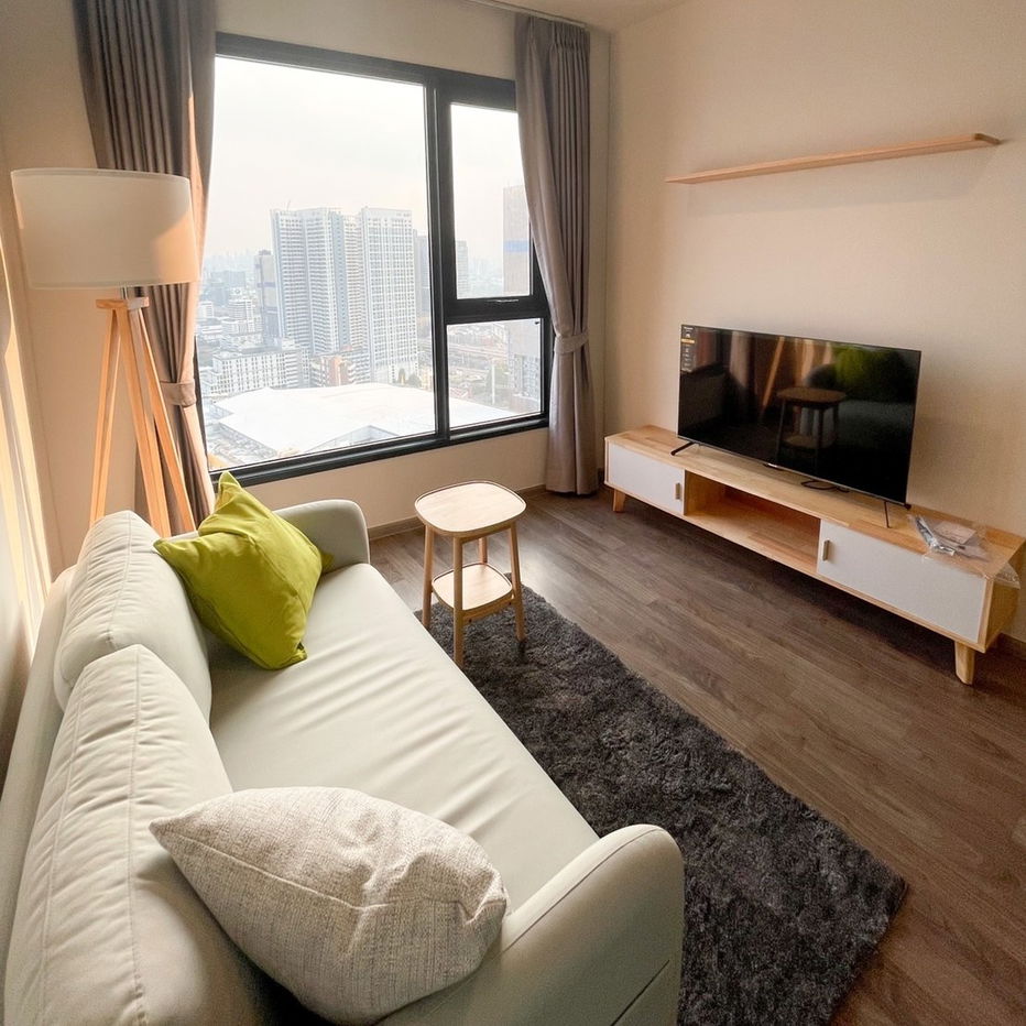 Life       Ladprao      Valley