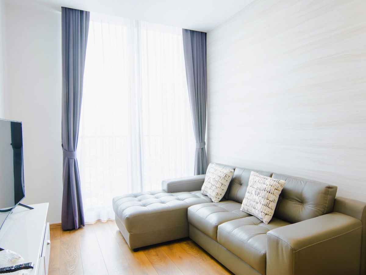 1 เตียงพร้อมอ่างอาบน้ำและอ่างล้างหน้า ชั้นสูง