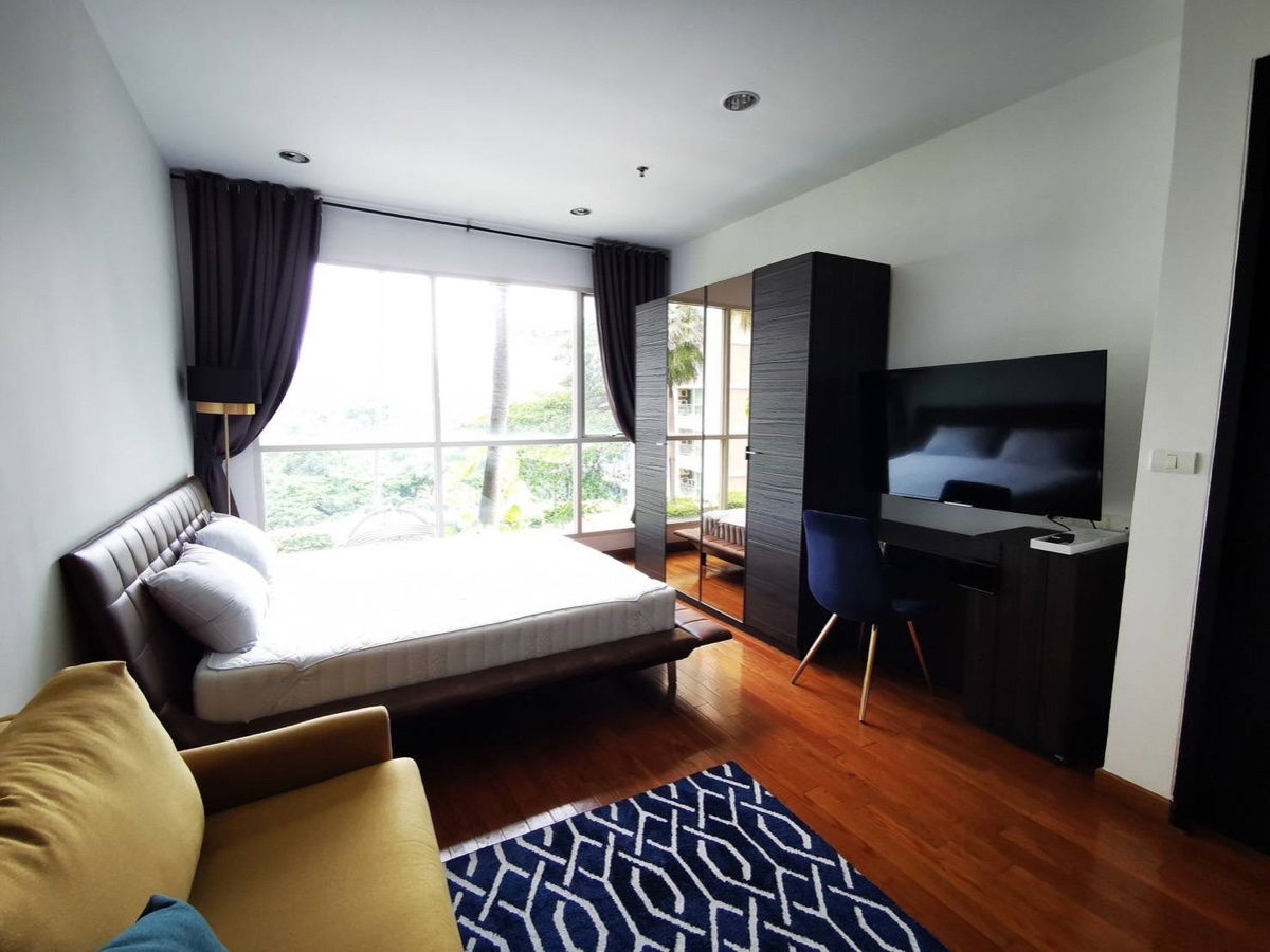 Renting The address chidlom fully furnished