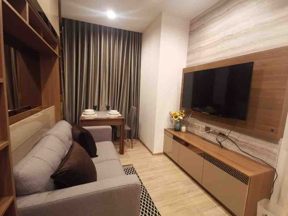 Available !! The Line Phahon-Pradipat 1B1B LineID : @RizzEstate (@ Ahead)