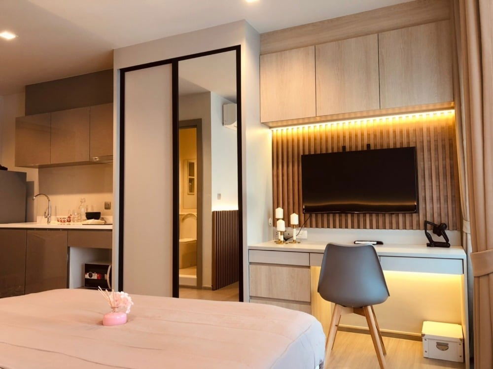 Life Asoke Rama 9 LineID : @Rizzestate