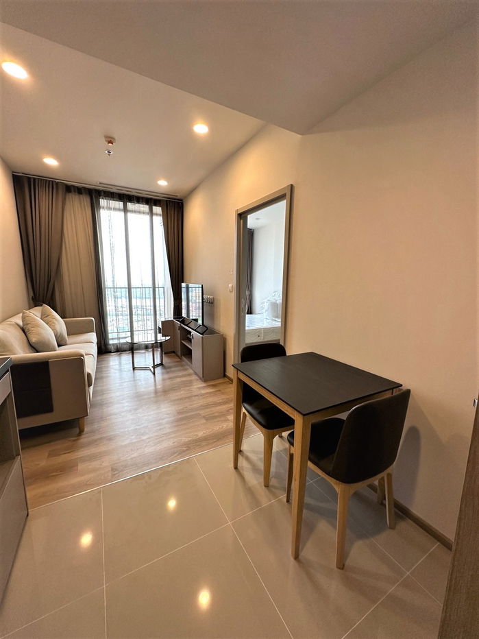 Room for rent Oka Haus Sukhumvit 36 (BTS Thonglor Station)  LINE ID: @thelivingbkk