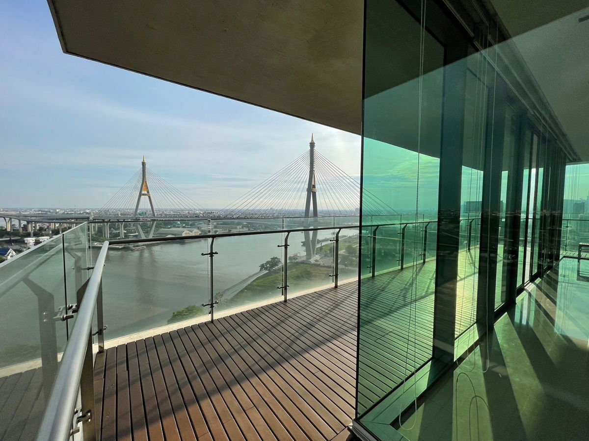 The Pano Rama 3    18th floor  Size 223 sq m.  3 bedrooms, 3 bathrooms