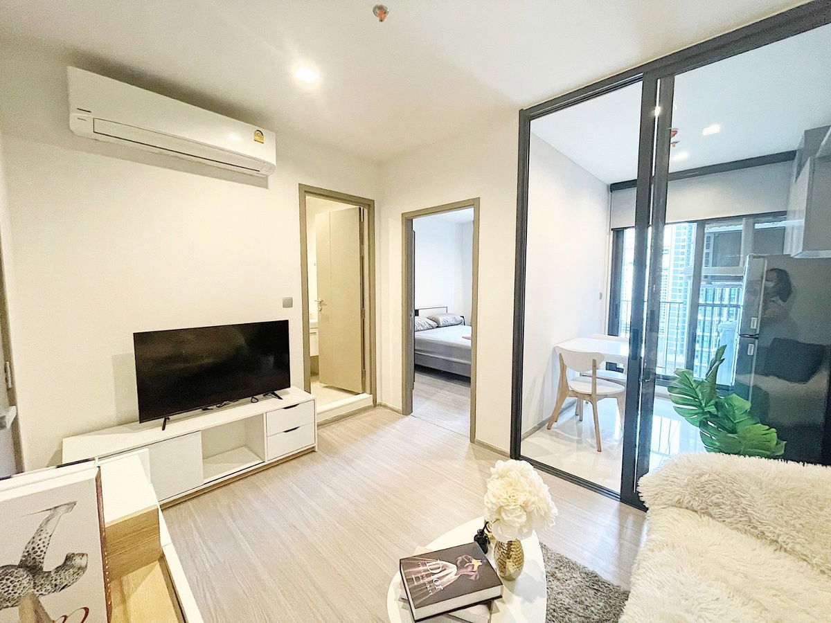 Condo for rent, Life Asoke Hype 🍁 Very beautiful decorated room 🍁 Rent 17000 baht only Contact 095-2465879