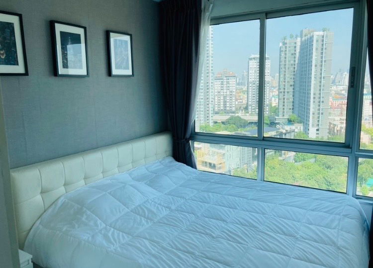 🙂 Canal view  The Base Sukhumvit 77