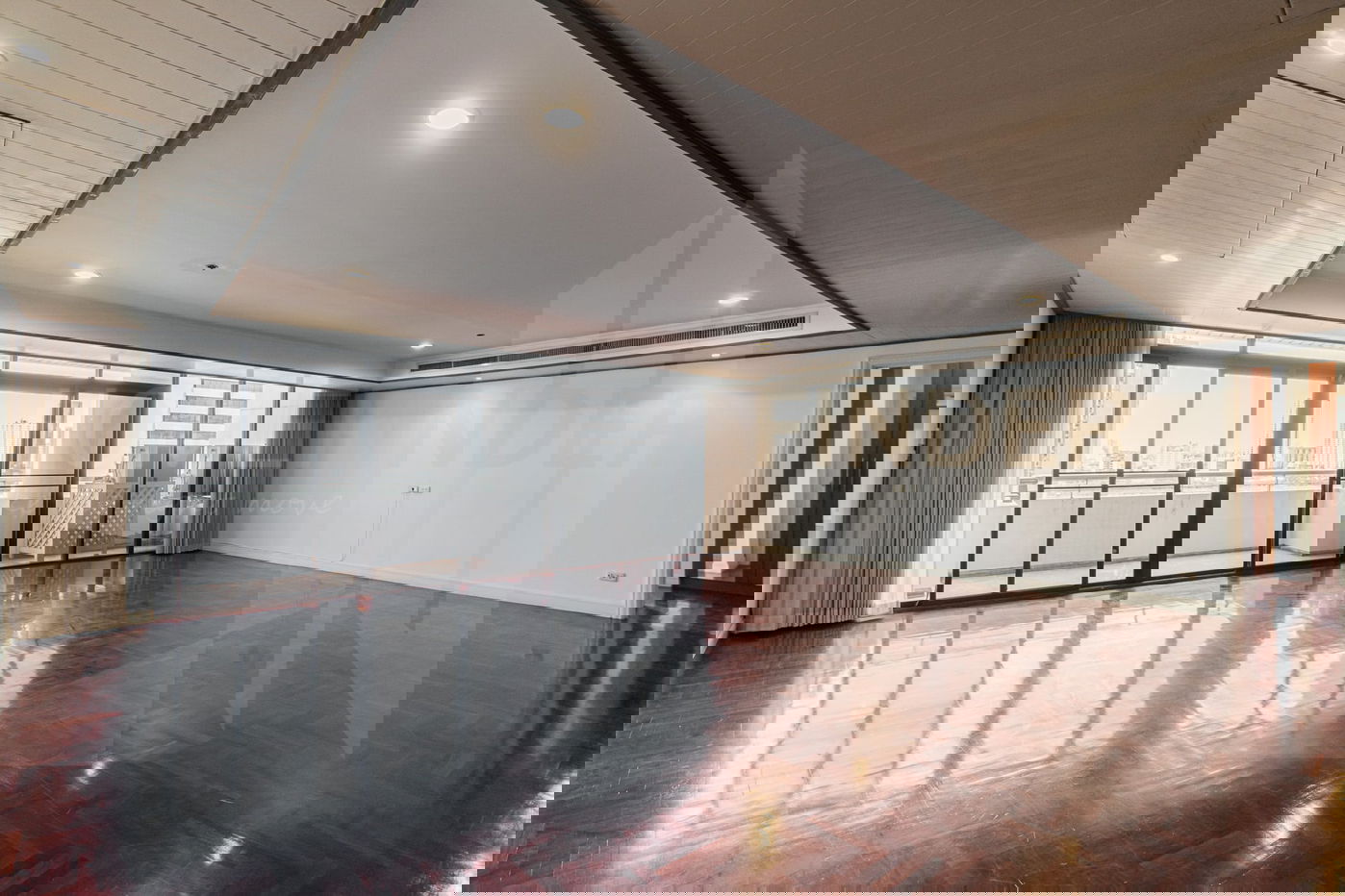 Kallista Mansion 3 bedrooms, for rent