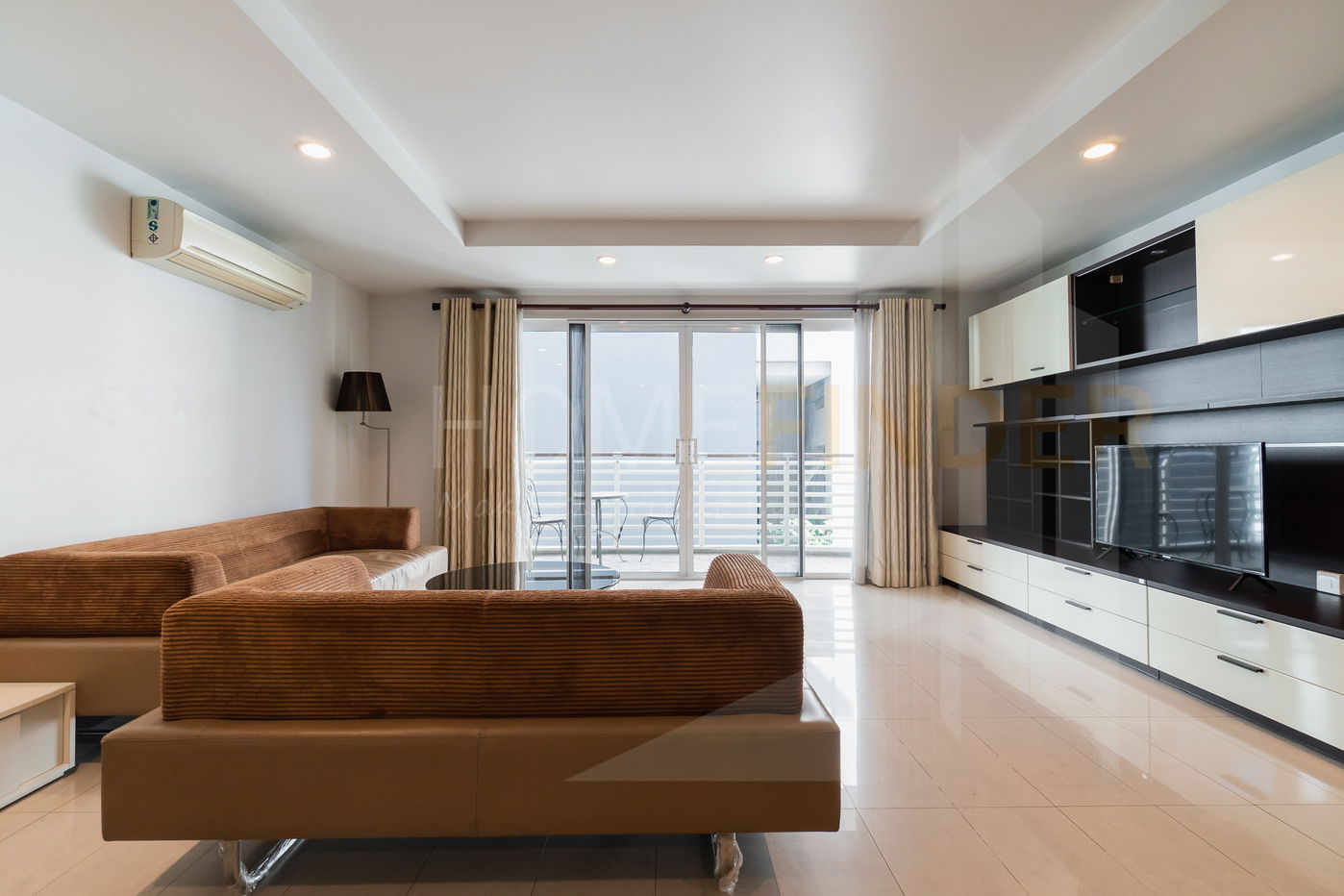 Avenue 61 condominium 3 bedrooms, for rent
