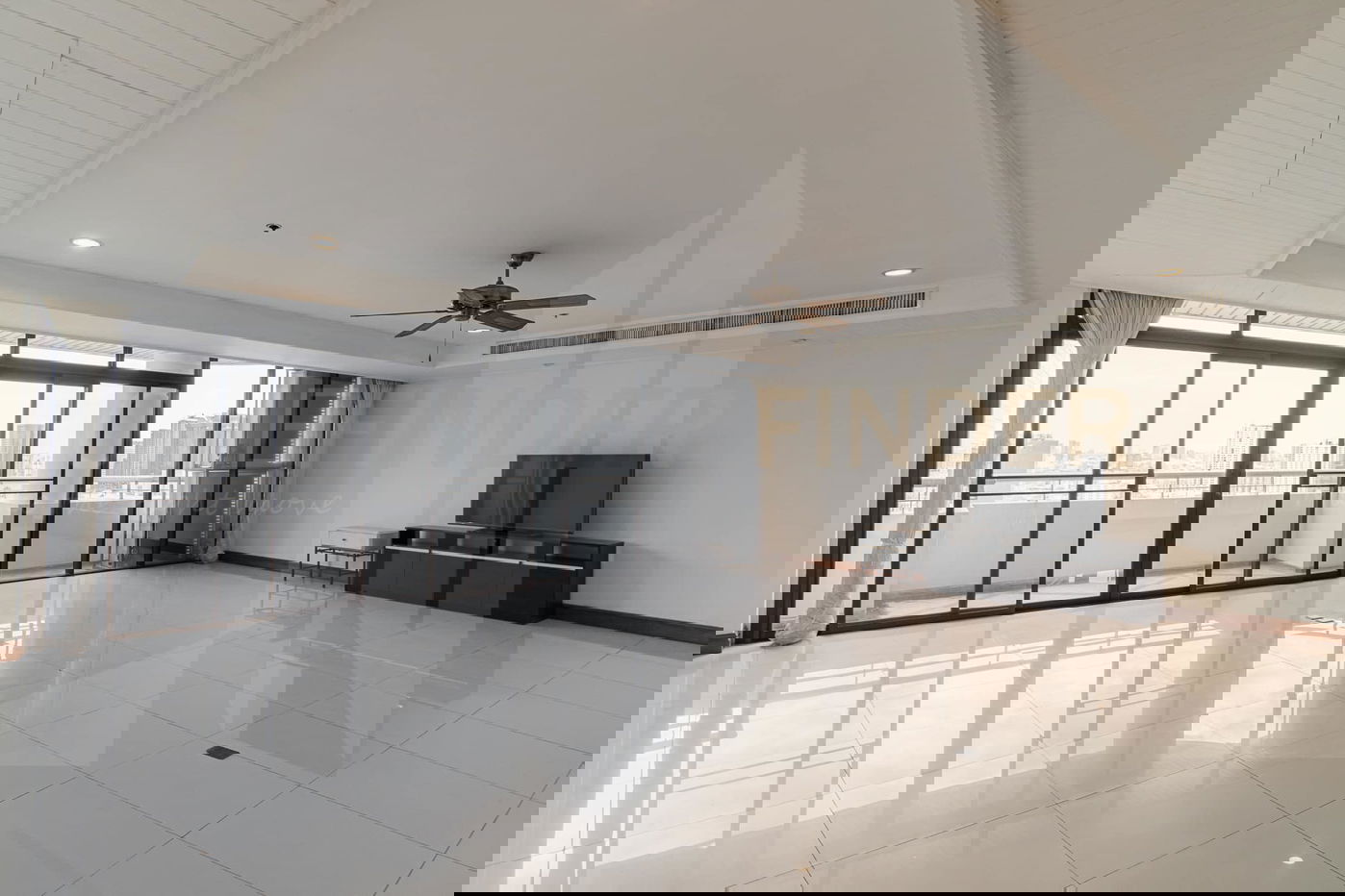 Kallista Mansion 3 bedrooms, for rent