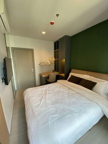 ⚡️ Hot Deal! Last Chance! ⚡️ For Rent Life Asoke Rama 9, high-floor corner unit 🏢 Luxury fully furnished 🛋️ Ready to move in,   LH-RW3001