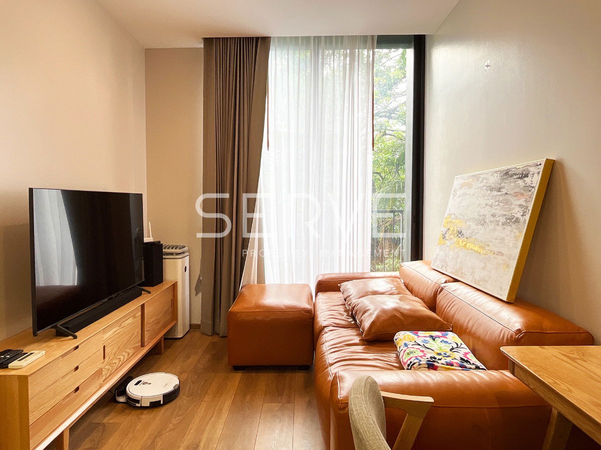 Corner Unit 2 Beds with Bathtub Good Location Close to BTS Phrom Phong 500 m. at Noble BE33 Condo / For Rent