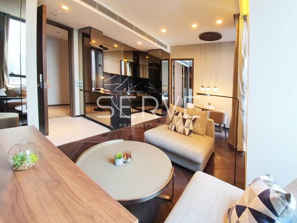 现代风格 1 床带浴缸新公寓，位置优越，毗邻 BTS Thong Lo 20 m。