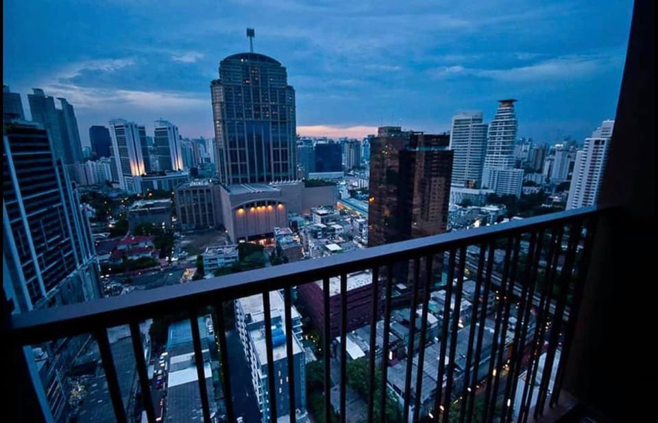 角落房间 1 卧室 1 浴室高贵精致 BTS Promphong 200m。