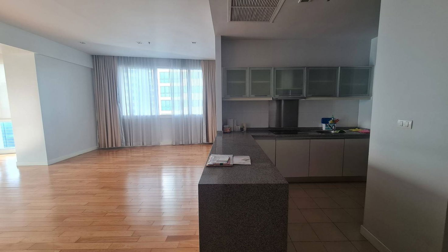 LTH7987 – Millennium ResidenceFOR RENT 3 beds 3 baths size 193  Sq. M. Near BTS Asoke station ONLY 120k/Month