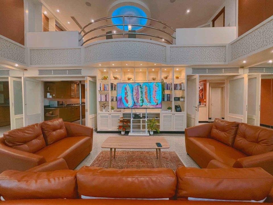 LTH7982 –Regent Royal Place 1 FOR RENT 4 beds 4 baths size 230  Sq. M. Near BTS Rajdamri station ONLY 120k/Month