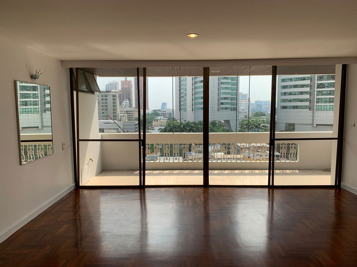 LTH8091 – Dera Mansion FOR RENT  3 beds 3 baths size 315 Sq.M. Near BTS Asoke Station ONLY 120k/month